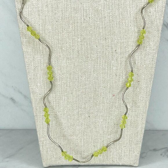 Silver Tone Curve Green Beaded Necklace - Picture 6 of 6